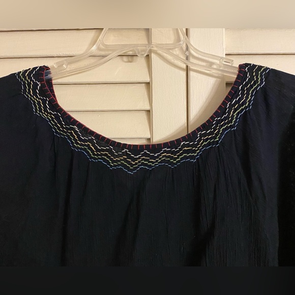 Gorgeous Black Cropped Top w Amazing Embroidery - Picture 7 of 8